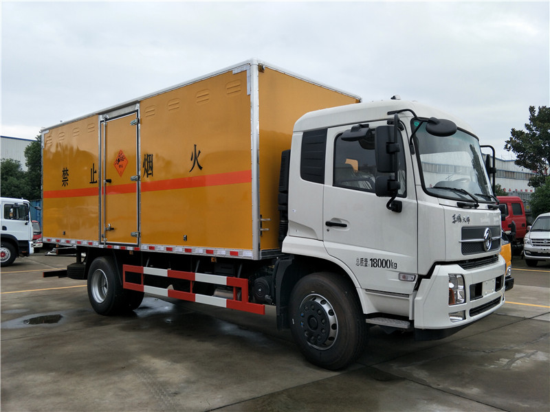 東風天錦爆破器材運輸車