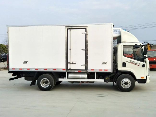 解放J6F單排冷藏車-廂長5.2米