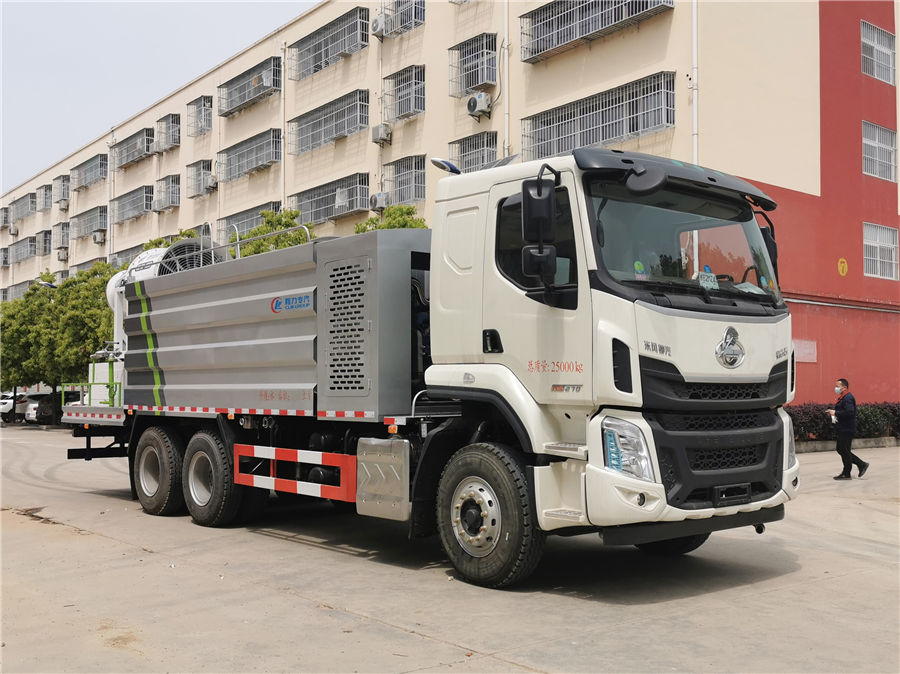國(guó)六柳汽后雙橋多功能抑塵車