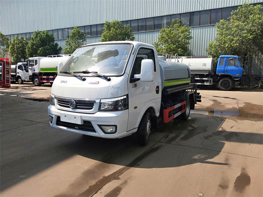 國(guó)六東風(fēng)小型3噸灑水車(chē)