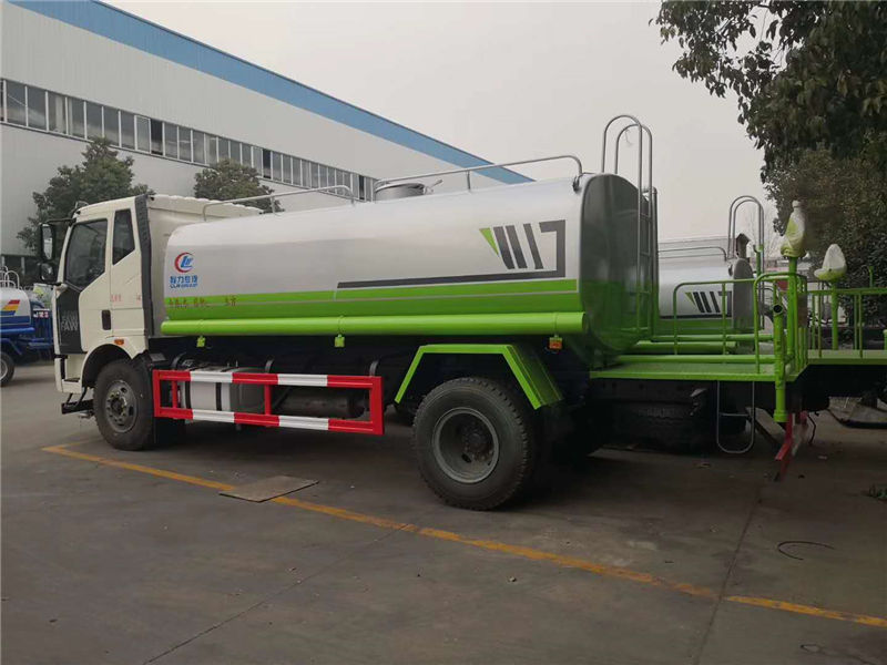 國六解放10-12方灑水車