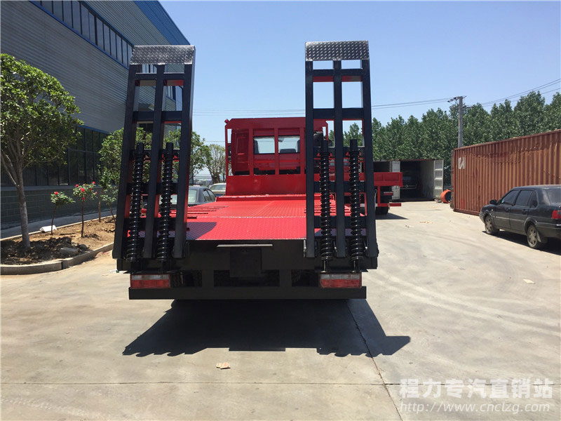 程力前四后八平板運(yùn)輸車