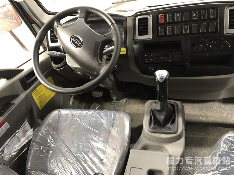 大運(yùn)D912運(yùn)途豪華藍(lán)牌平板車(chē)可拉150挖機(jī)