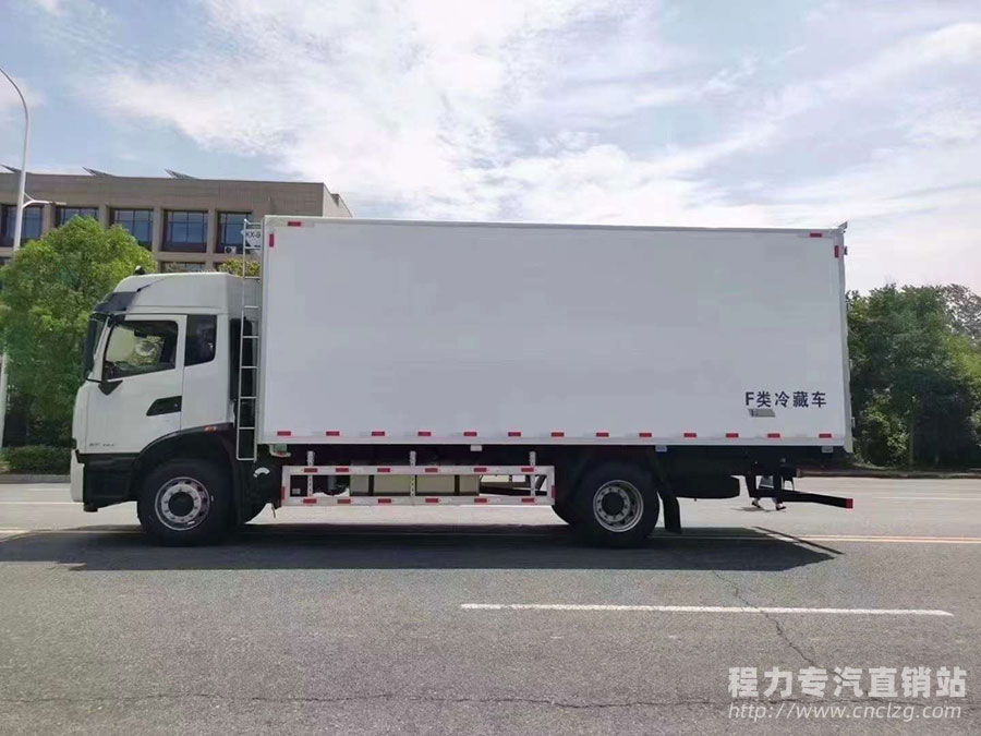 新款KR東風(fēng)天錦6.8米高頂冷藏車