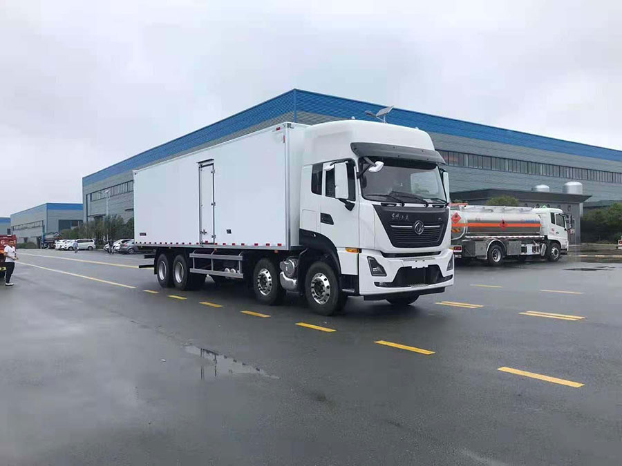東風天龍前四后八9.6米冷藏車