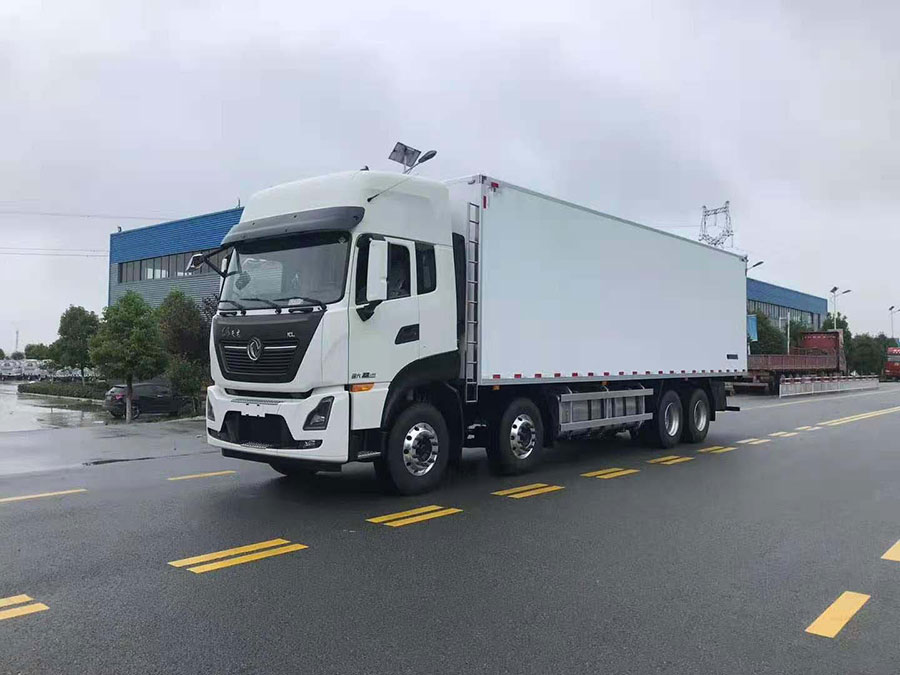 東風天龍前四后八9.6米冷藏車