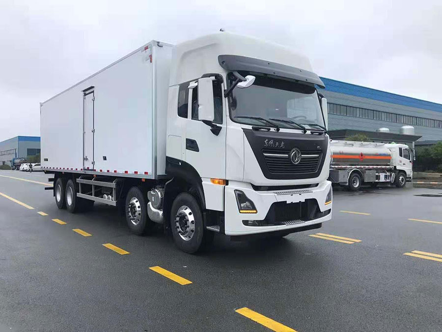 東風天龍前四后八9.6米冷藏車