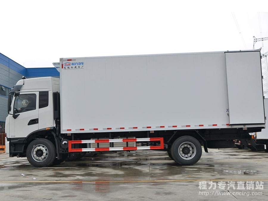 新款KR東風(fēng)天錦6.8米高頂冷藏車