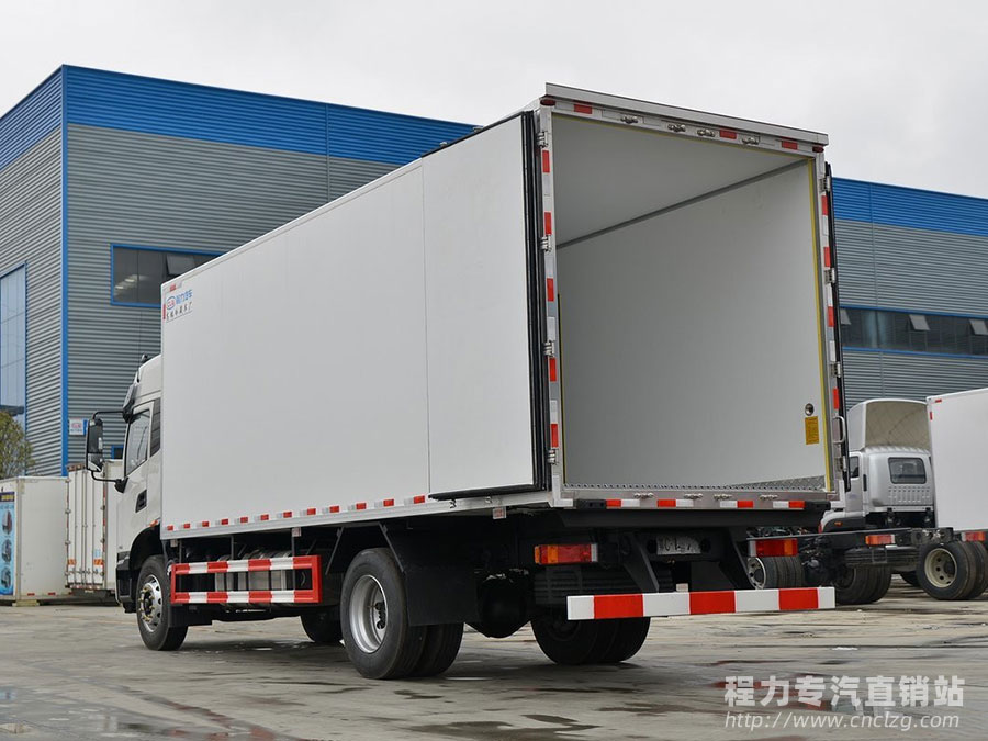 新款KR東風(fēng)天錦6.8米高頂冷藏車