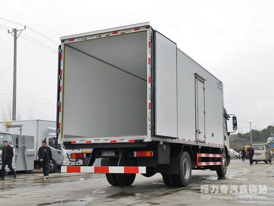 新款KR東風(fēng)天錦6.8米高頂冷藏車