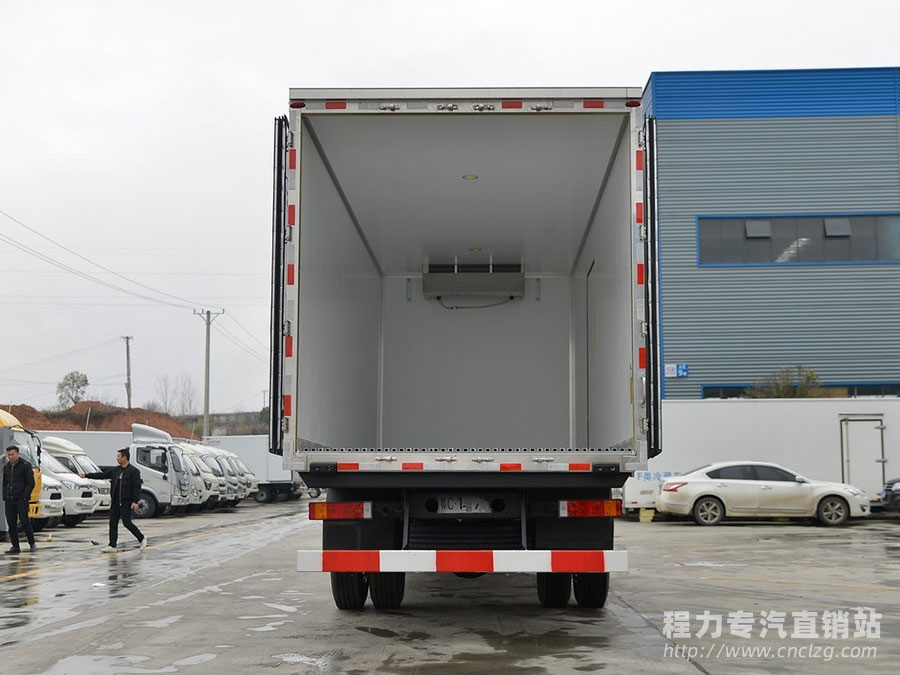 新款KR東風(fēng)天錦6.8米高頂冷藏車