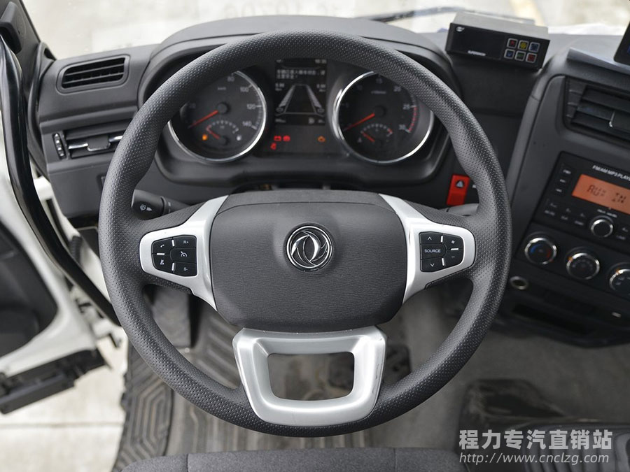新款KR東風(fēng)天錦6.8米高頂冷藏車