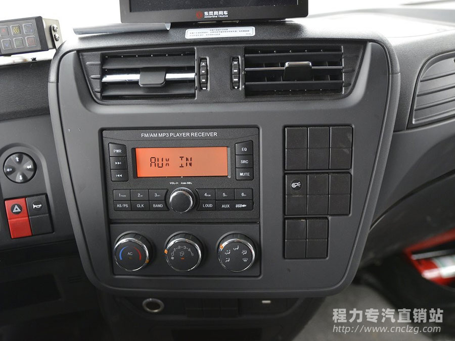 新款KR東風(fēng)天錦6.8米高頂冷藏車