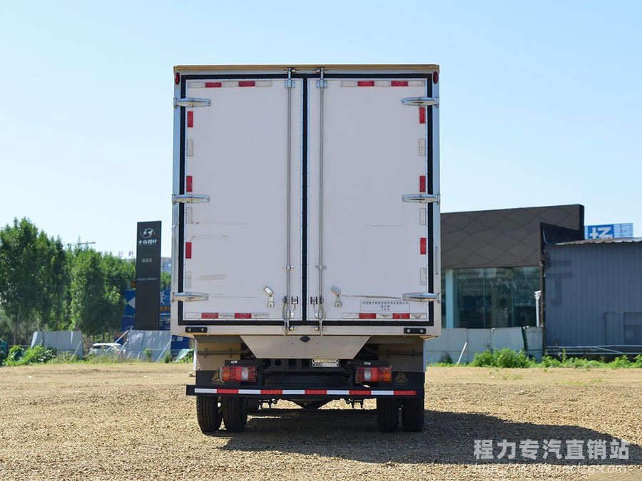 中國(guó)重汽HOWO 統(tǒng)帥 藍(lán)牌4.2米冷藏車(chē)