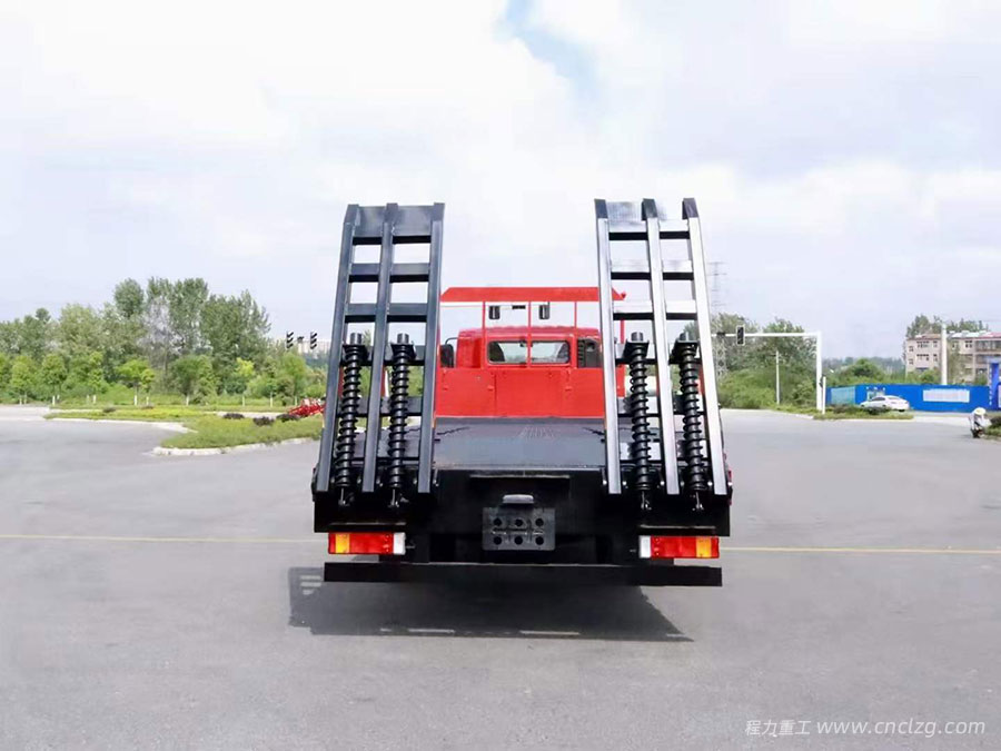 東風(fēng)華神國(guó)六小三軸平板車