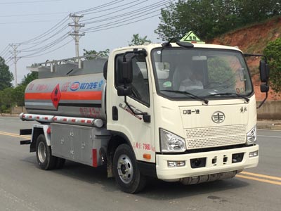 國(guó)六解放5方加油車