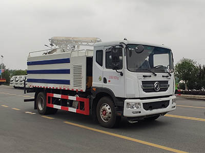 國(guó)六東風(fēng)多利卡光伏板清洗車