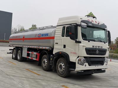 國(guó)六重汽豪沃前四后八27方運(yùn)油車