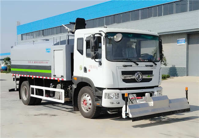 國(guó)六東風(fēng)多利卡路面清洗車